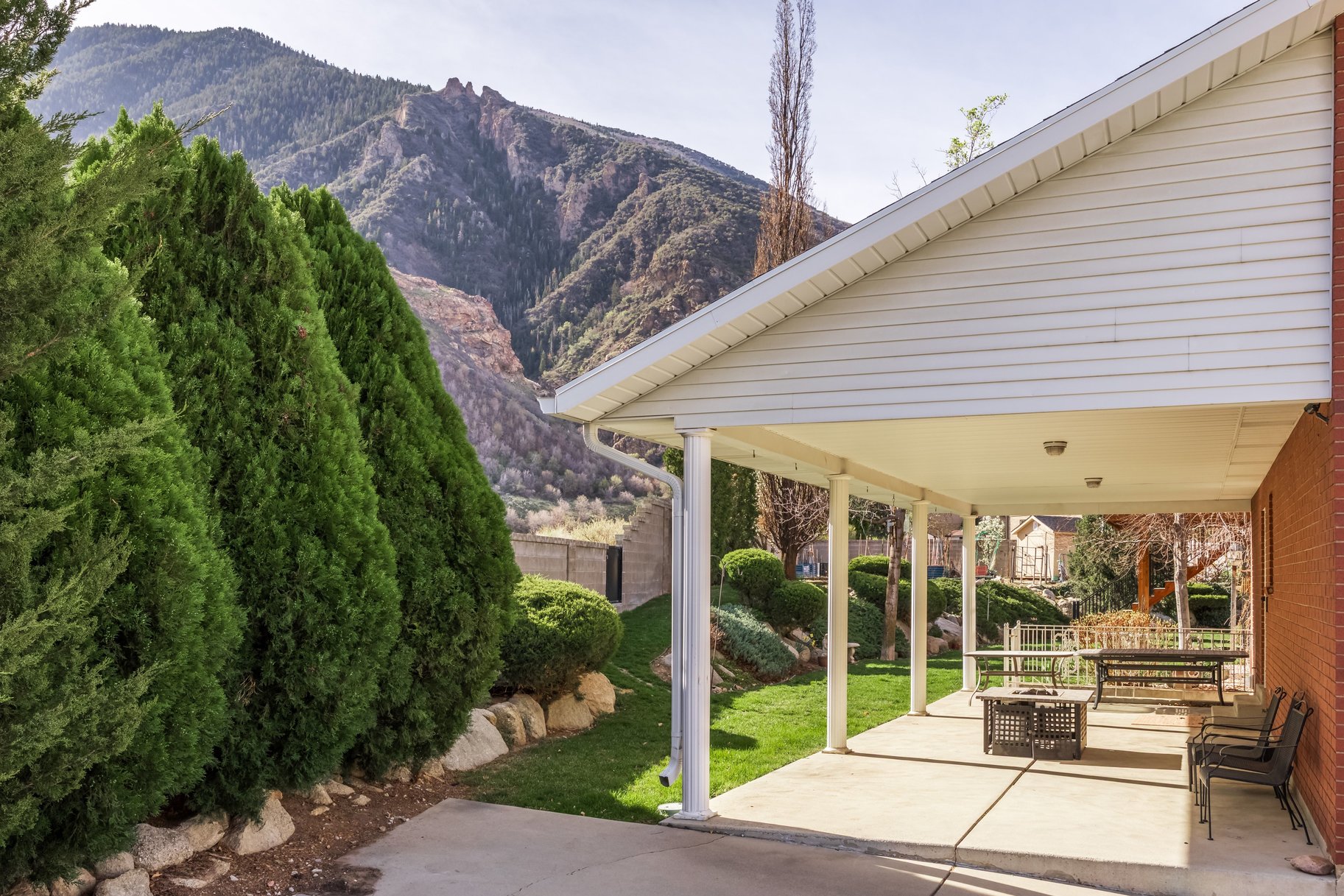  Updated Sandy Home With One of a Kind Location With Unobstructed Mountain Views - 物件實景