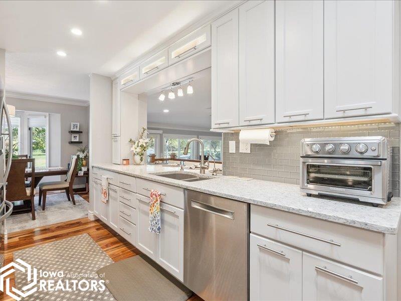 Burlington, Iowa, 52601, United States, 3 Bedrooms Bedrooms, ,3 BathroomsBathrooms,Residential,For Sale,1980074