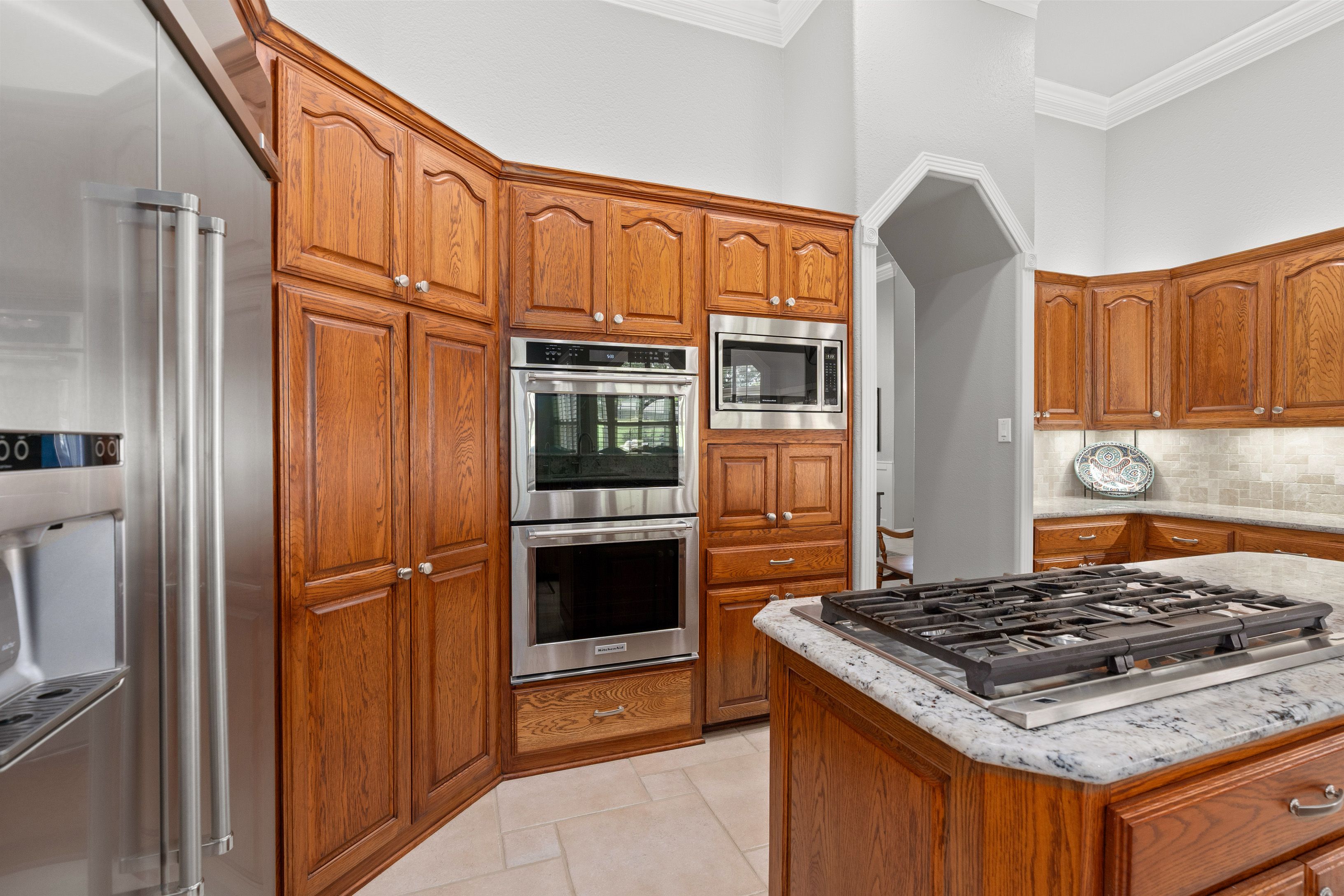  Spacious Estate with Poolside Views - 物件實景