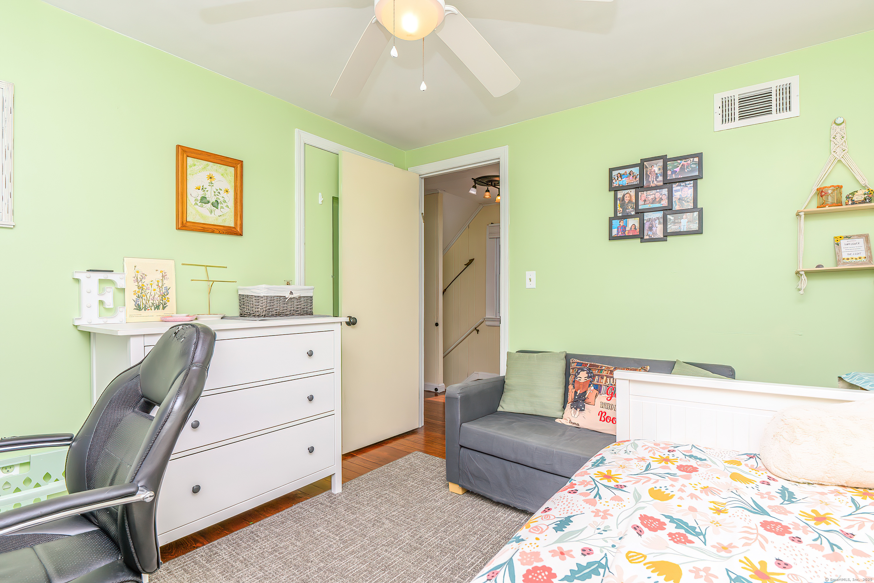 Milford, Connecticut, 06460, United States, 3 Bedrooms Bedrooms, ,2 BathroomsBathrooms,Residential,For Sale,1942157