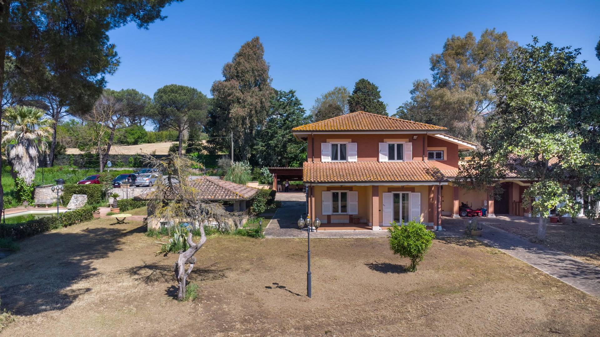 Roma, Roma, 00100, IT, 4 Bedrooms Bedrooms, ,4 BathroomsBathrooms,Residential,For Sale,1932410