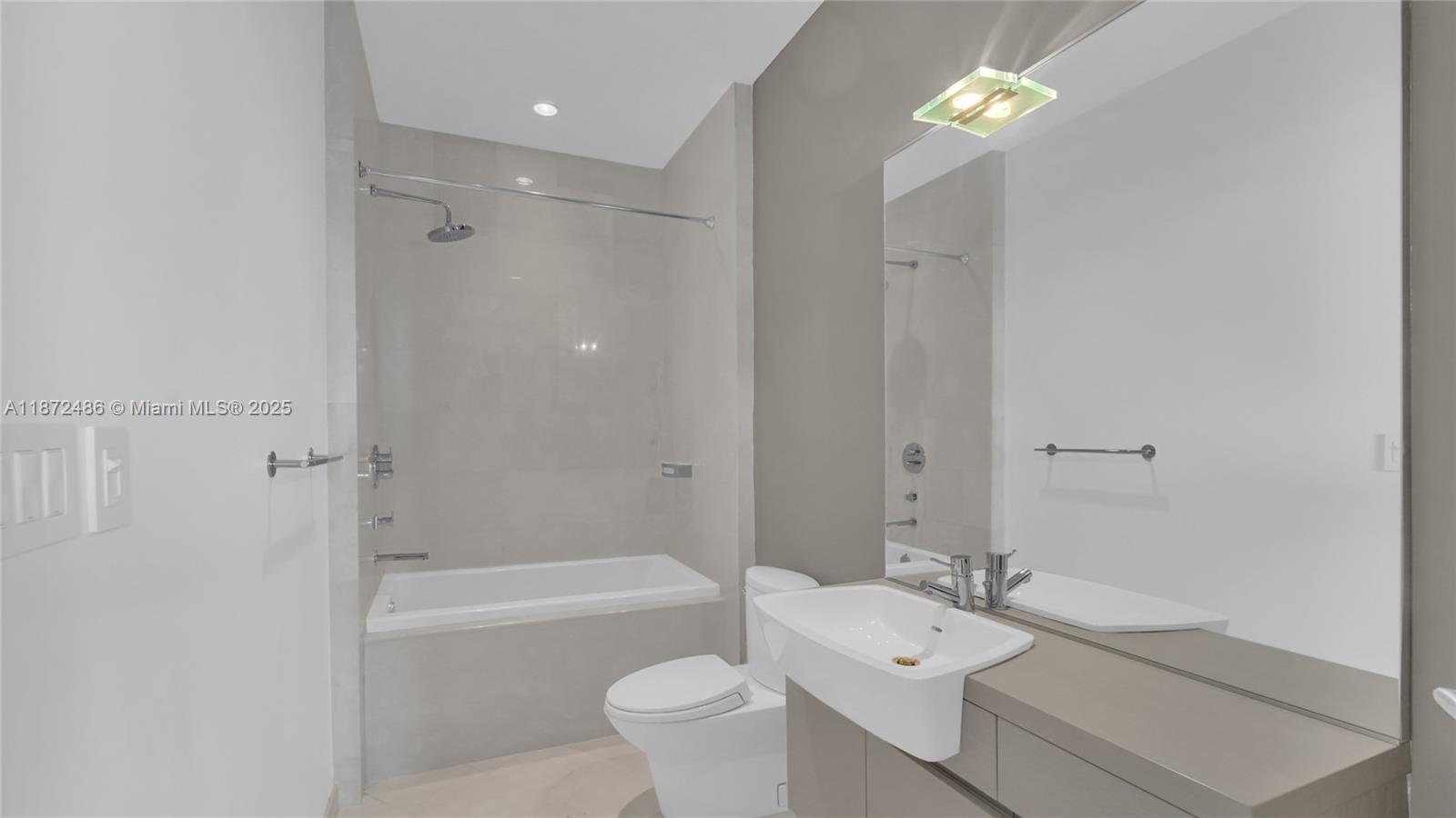 Miami, Florida, 33131, United States, 3 Bedrooms Bedrooms, ,6 BathroomsBathrooms,Residential,For Sale,1938833