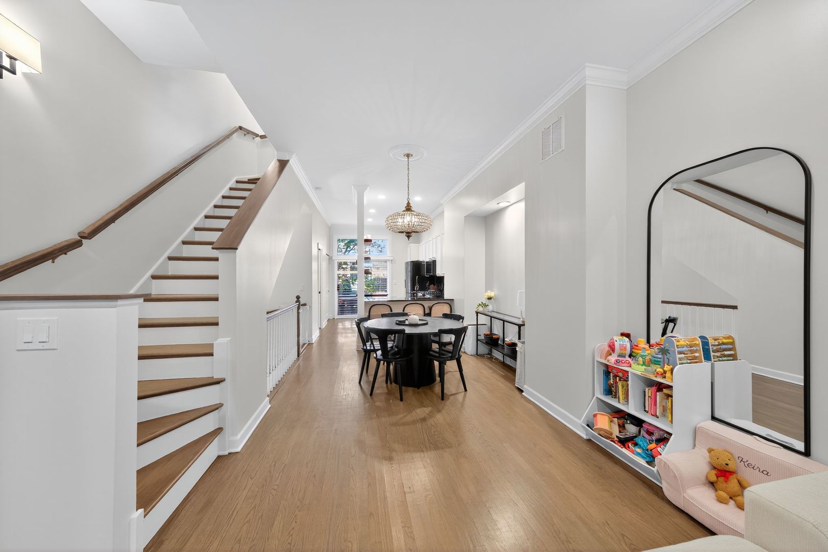 Chicago, Illinois, 60616, United States, 3 Bedrooms Bedrooms, ,3 BathroomsBathrooms,Residential,For Sale,1986457