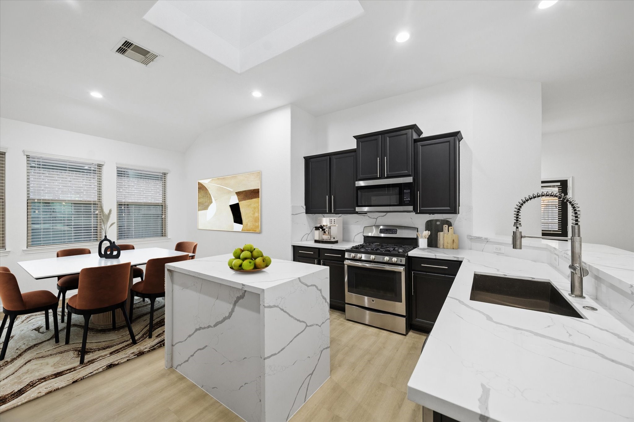  8819 Alicia Drive - 物件實景