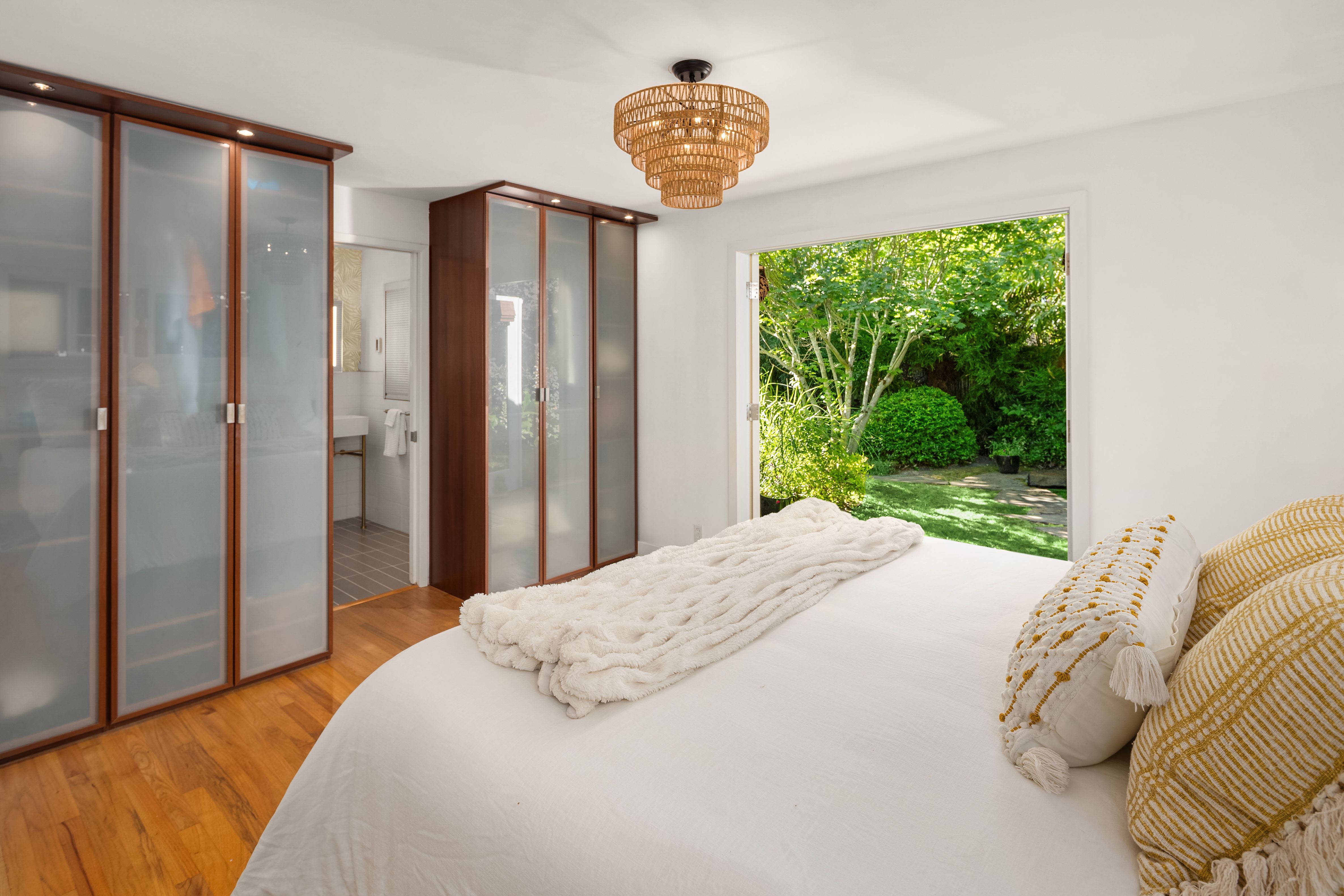  5414 SW Beach Drive Terr, Seattle, WA 98116 - 物件實景