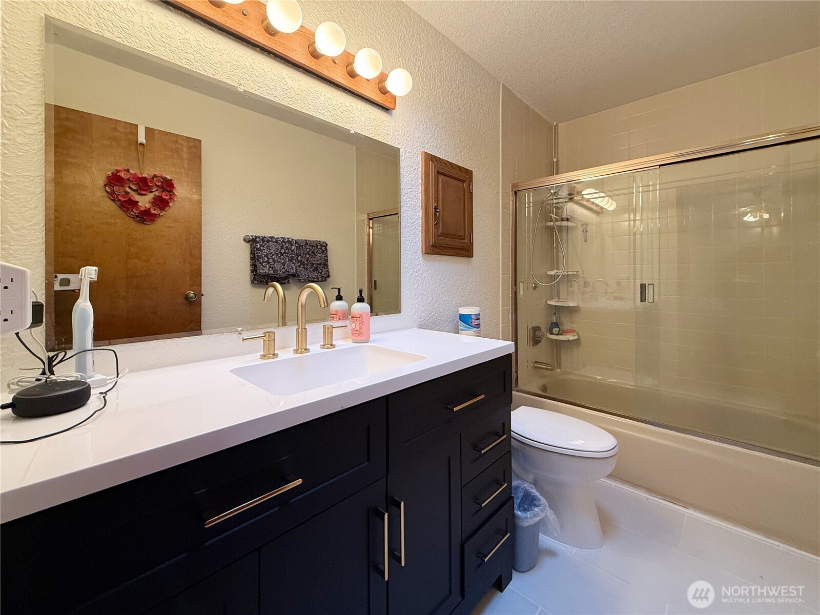 Edmonds, Washington, 98026, United States, 4 Bedrooms Bedrooms, ,2 BathroomsBathrooms,Residential,For Sale,1923504