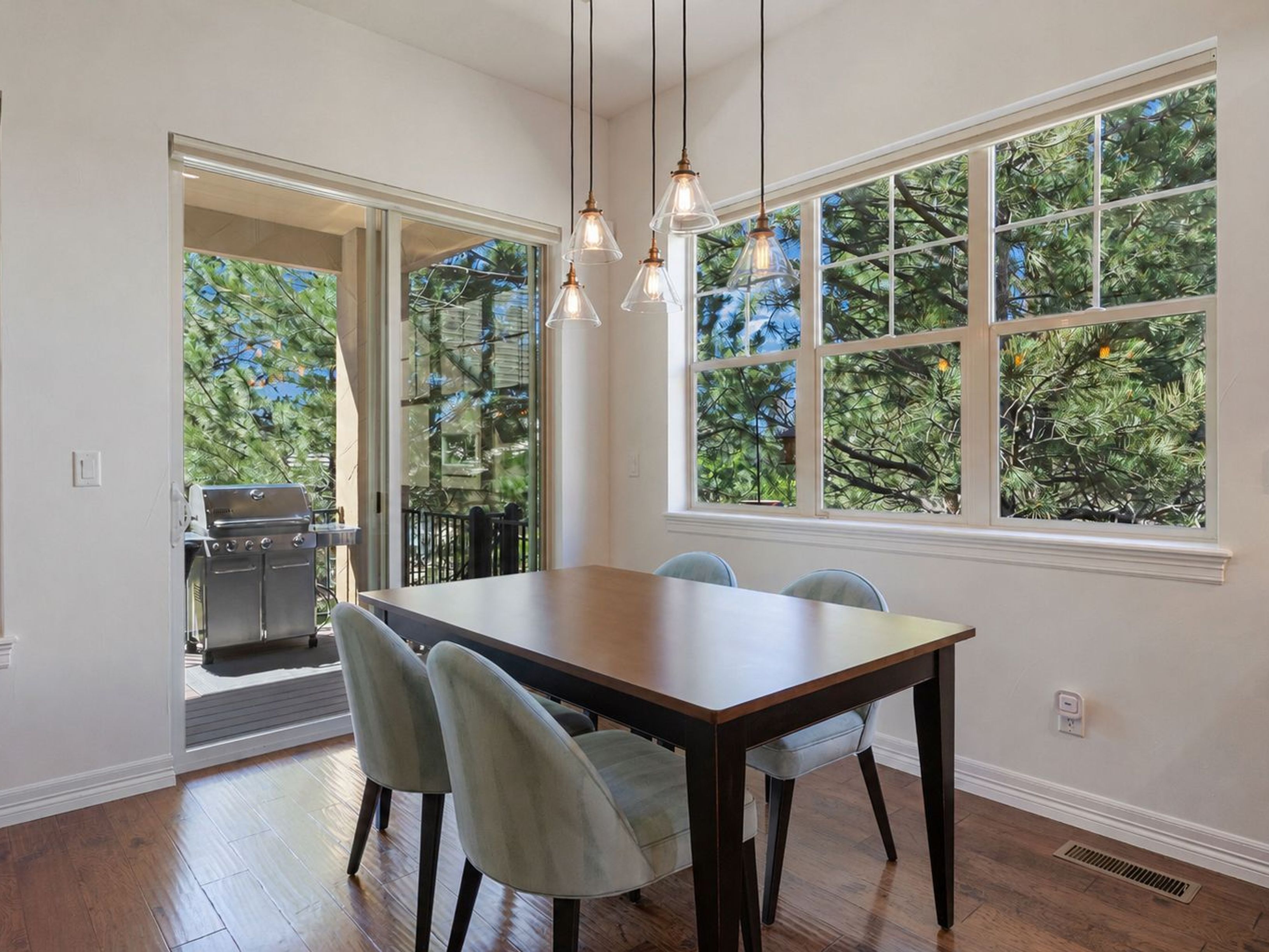  Beautifully Maintained 4 Bed  3 Bath Residence in Castle Pines Village - 物件實景