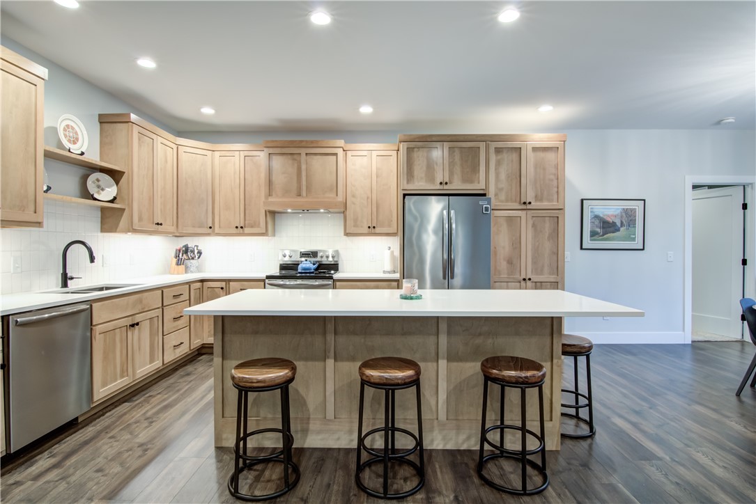 Eleva, Wisconsin, 54738, United States, 5 Bedrooms Bedrooms, ,3 BathroomsBathrooms,Residential,For Sale,1989894