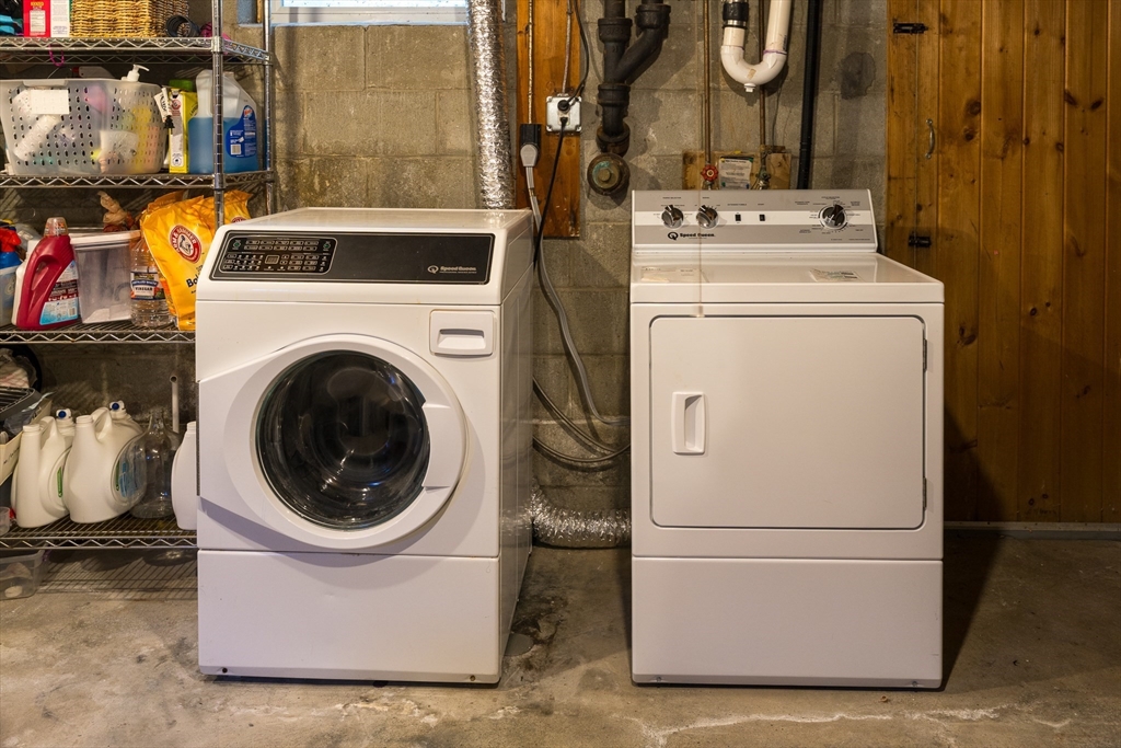 Chelmsford, Massachusetts, 01863, United States, 3 Bedrooms Bedrooms, ,2 BathroomsBathrooms,Residential,For Sale,1988056