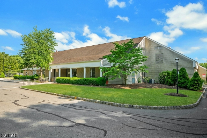 Mendham Boro, New Jersey, 07945, United States, 2 Bedrooms Bedrooms, ,3 BathroomsBathrooms,Residential,For Sale,1926186