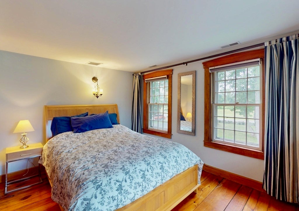 Hadley, Massachusetts, 01035, United States, 5 Bedrooms Bedrooms, ,3 BathroomsBathrooms,Residential,For Sale,1885251