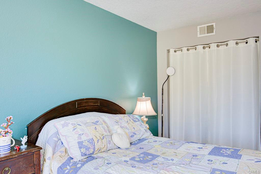 Lake Forest, California, 92630, United States, 2 Bedrooms Bedrooms, ,2 BathroomsBathrooms,Residential,For Sale,1944905