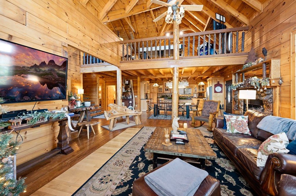 Sevierville, Tennessee, 37862, United States, 2 Bedrooms Bedrooms, ,4 BathroomsBathrooms,Residential,For Sale,1914070