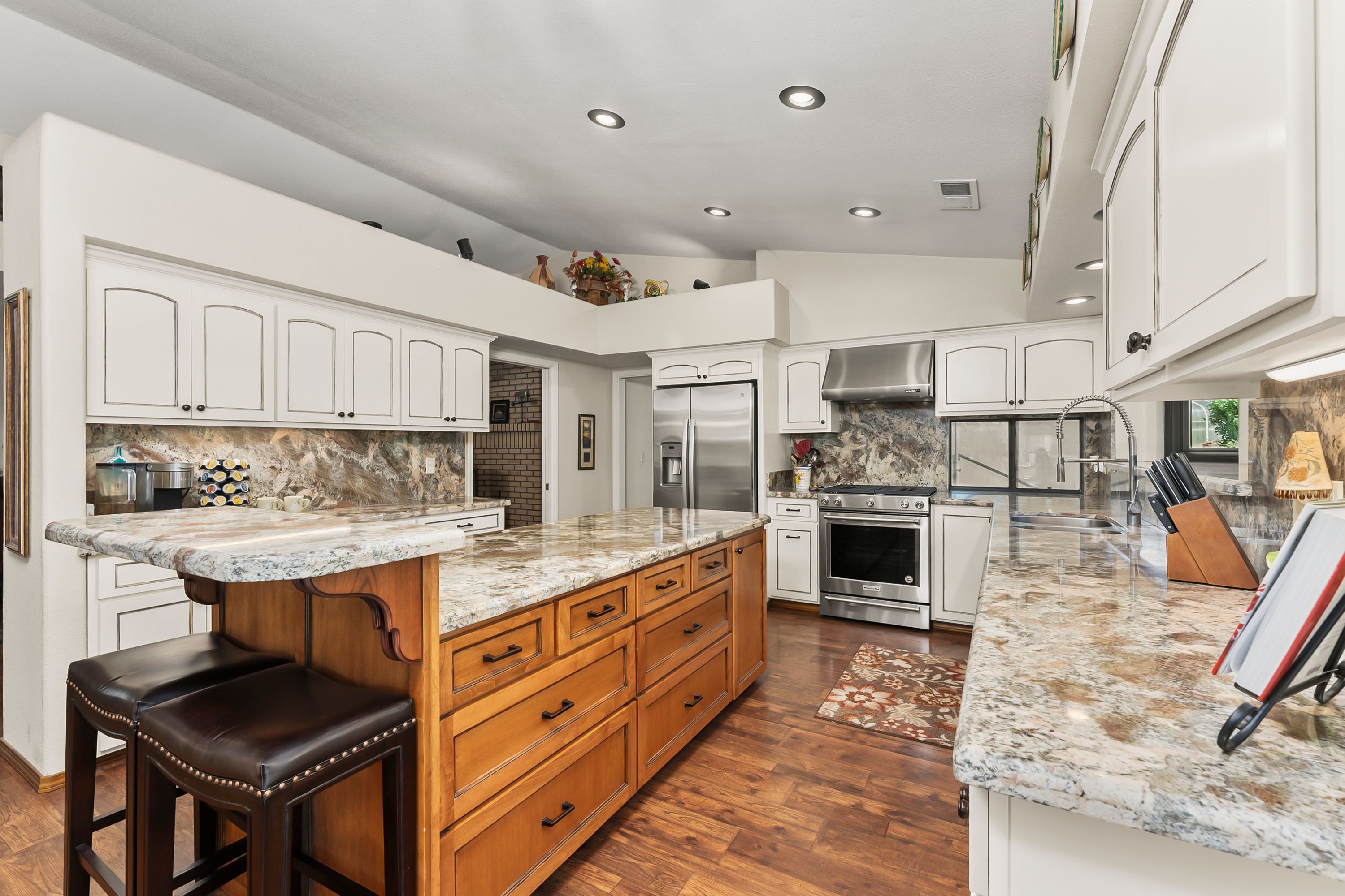  21 Acres - Gated - Renovated - 物件實景