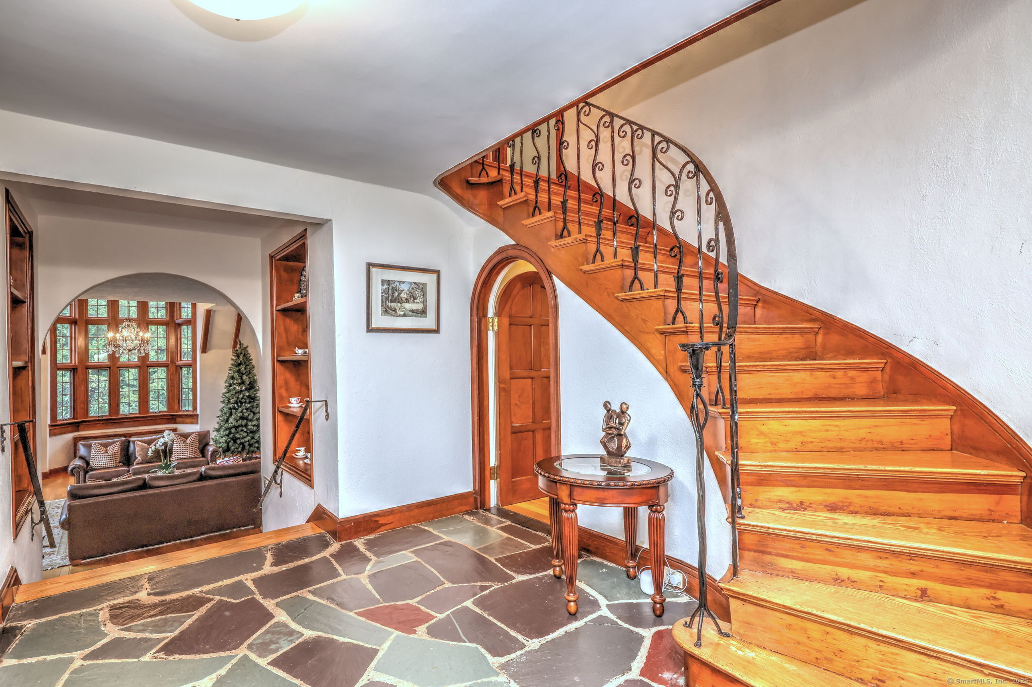 Hamden, Connecticut, 06517, United States, 5 Bedrooms Bedrooms, ,4 BathroomsBathrooms,Residential,For Sale,1924978