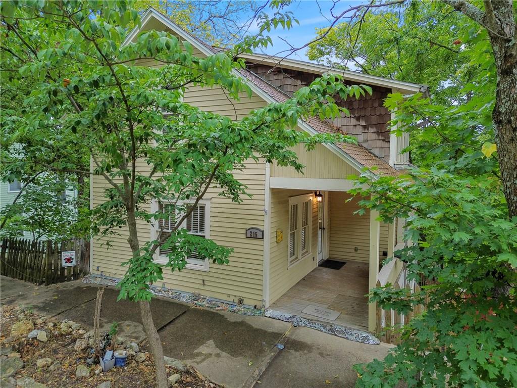 Eureka Springs, Arkansas, 752632, United States, 2 Bedrooms Bedrooms, ,3 BathroomsBathrooms,Residential,For Sale,1980182