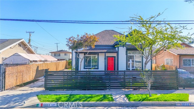 Los Angeles, California, 90044, United States, 3 Bedrooms Bedrooms, ,2 BathroomsBathrooms,Residential,For Sale,1887629