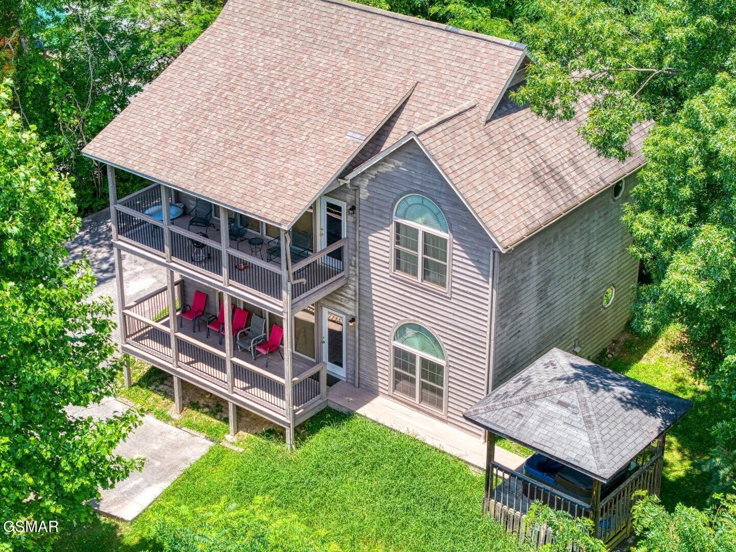 Gatlinburg, Tennessee, 37738, United States, 2 Bedrooms Bedrooms, ,3 BathroomsBathrooms,Residential,For Sale,1931589