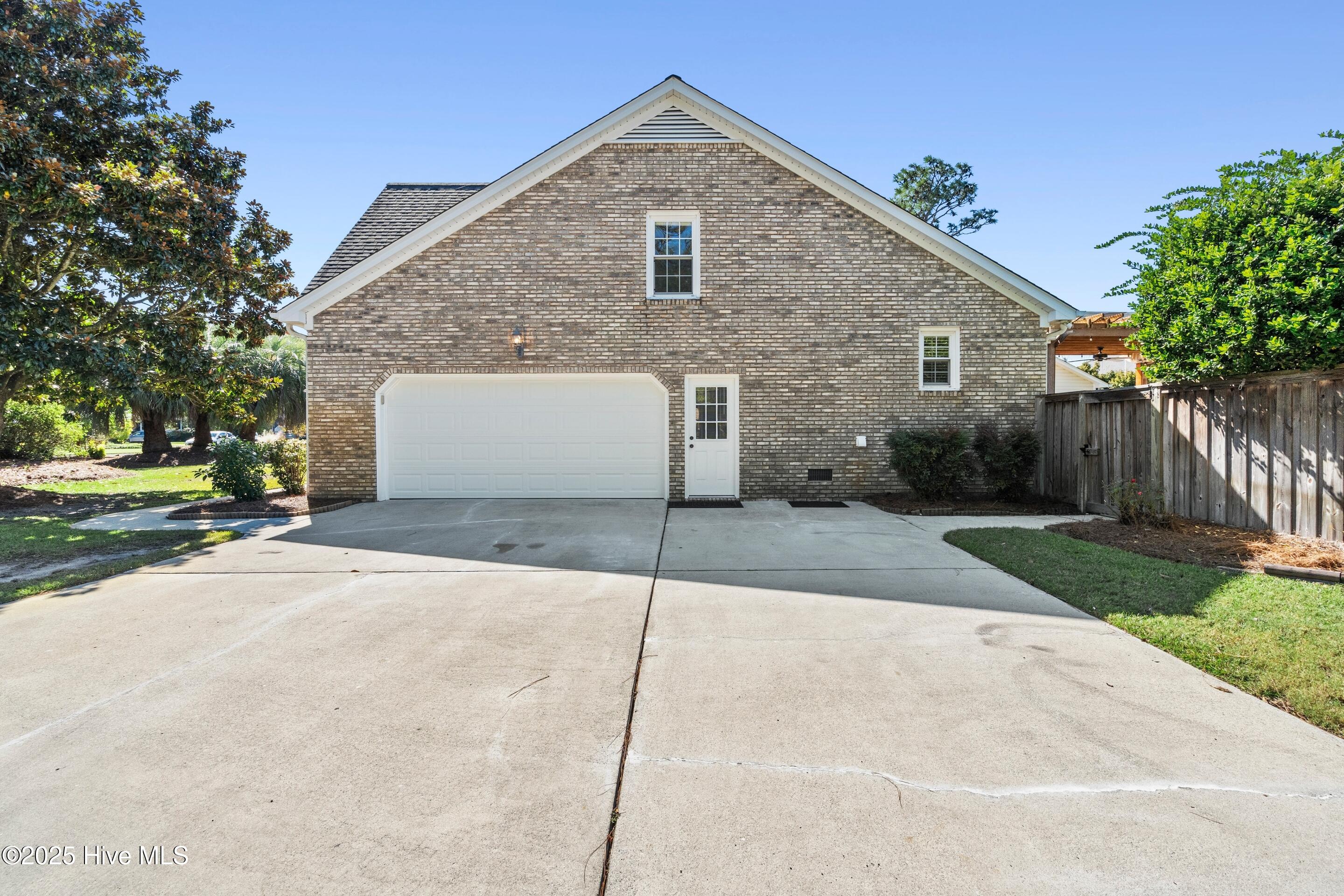 Wilmington, North Carolina, 28409, United States, 4 Bedrooms Bedrooms, ,3 BathroomsBathrooms,Residential,For Sale,1967637