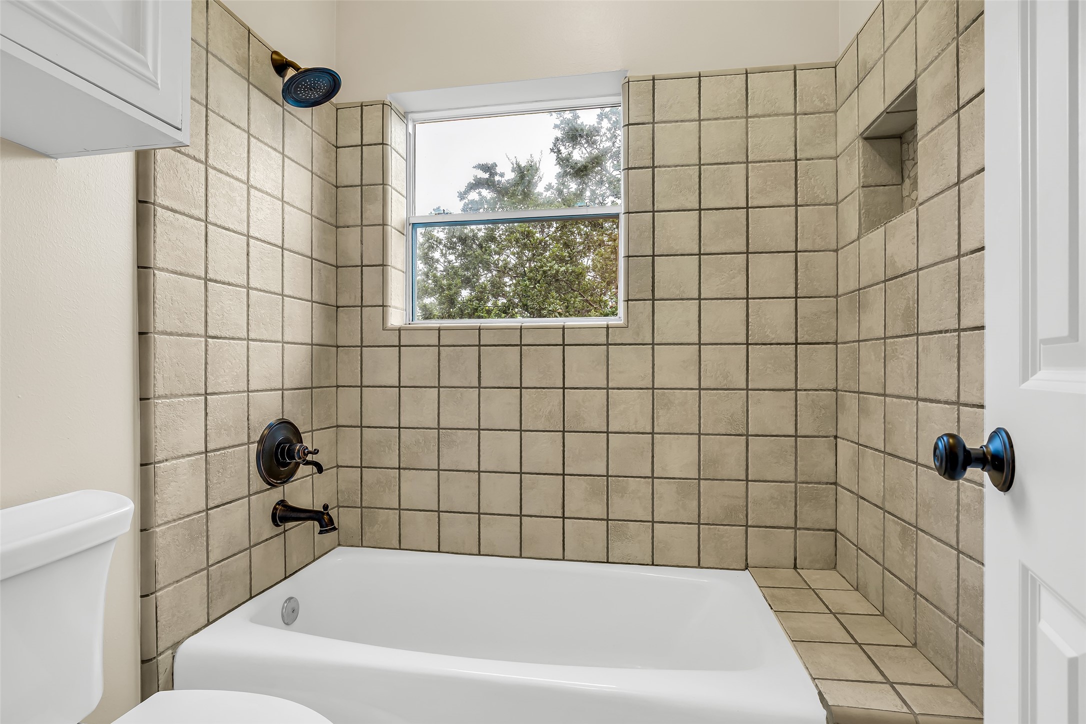  3201 White Oak Drive - 物件實景