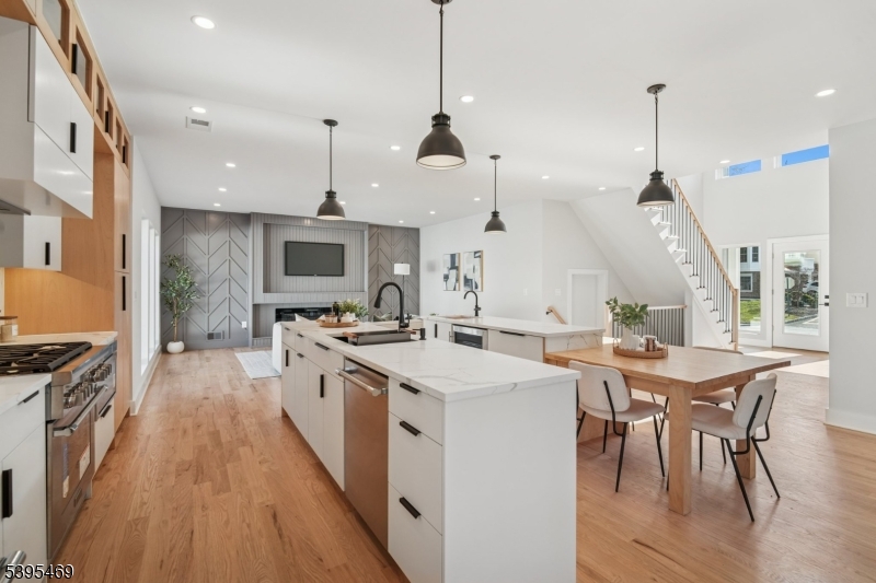 New Providence Boro, New Jersey, 07974, United States, 6 Bedrooms Bedrooms, ,6 BathroomsBathrooms,Residential,For Sale,2001991