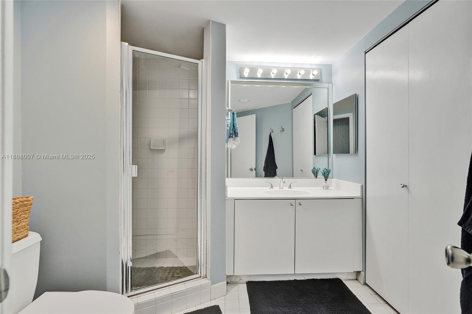 Aventura, Florida, 33180, United States, 2 Bedrooms Bedrooms, ,2 BathroomsBathrooms,Residential,For Sale,1954501