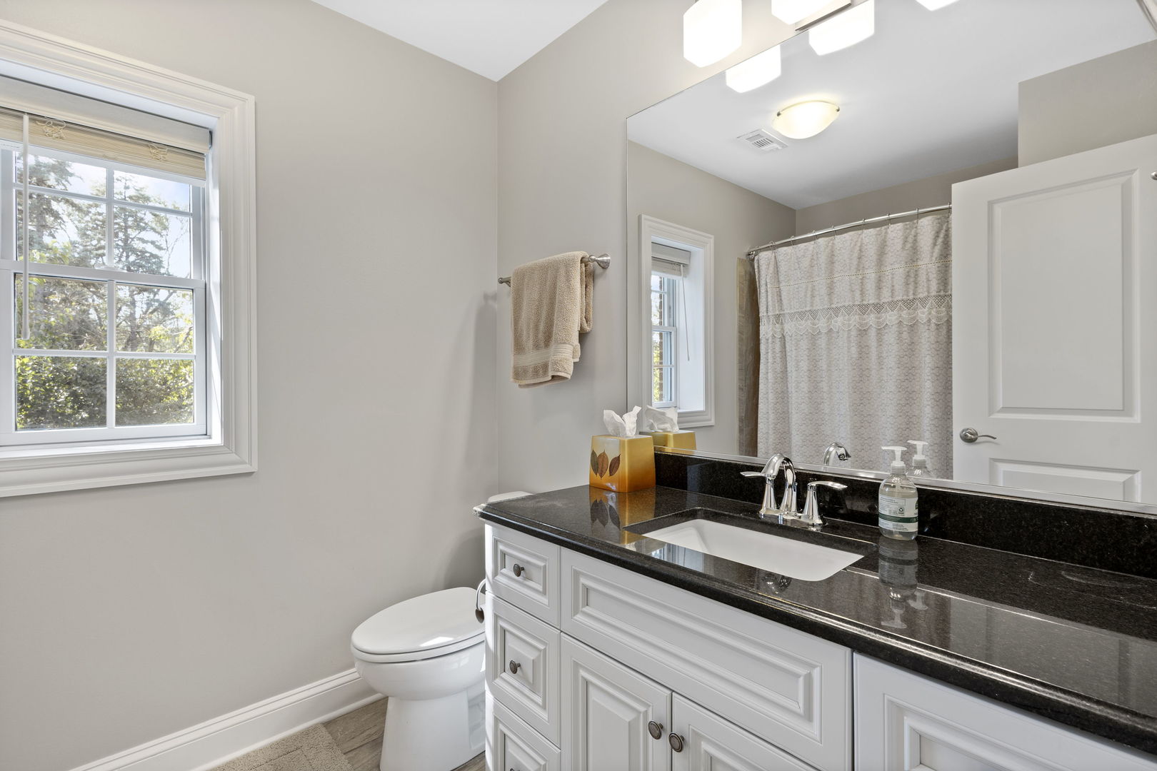 Westmont, Illinois, 60559, United States, 3 Bedrooms Bedrooms, ,4 BathroomsBathrooms,Residential,For Sale,1950669