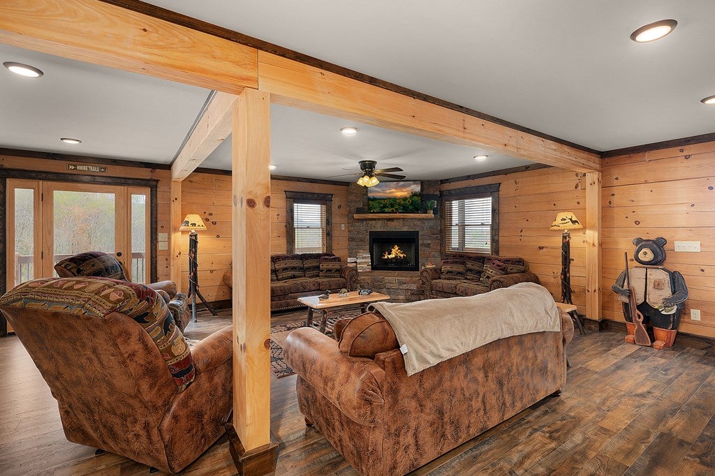 Blue Ridge, Georgia, 30513, United States, 4 Bedrooms Bedrooms, ,3 BathroomsBathrooms,Residential,For Sale,1762405