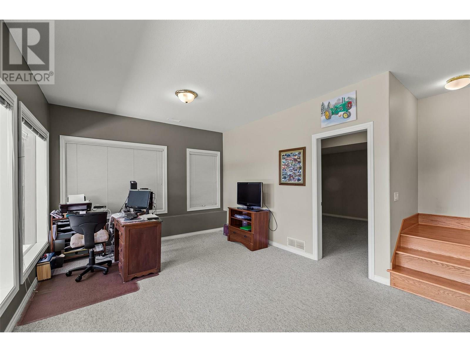 KELOWNA, British Columbia, V1V 1W2, CA, 4 Bedrooms Bedrooms, ,3 BathroomsBathrooms,Residential,For Sale,1882323