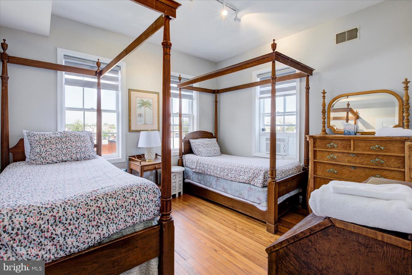 Washington, District of Columbia, 20002, United States, 8 Bedrooms Bedrooms, ,7 BathroomsBathrooms,Residential,For Sale,2001910