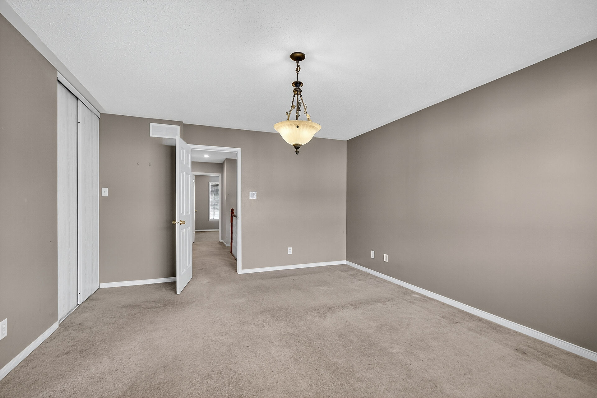 Ottawa, Ontario, K2W1E1, CA, 3 Bedrooms Bedrooms, ,3 BathroomsBathrooms,Residential,For Sale,1995671