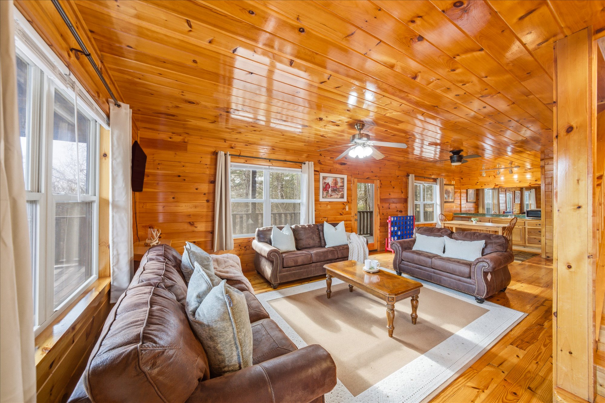 Sevierville, Tennessee, 37876-3406, United States, 3 Bedrooms Bedrooms, ,5 BathroomsBathrooms,Residential,For Sale,2049447