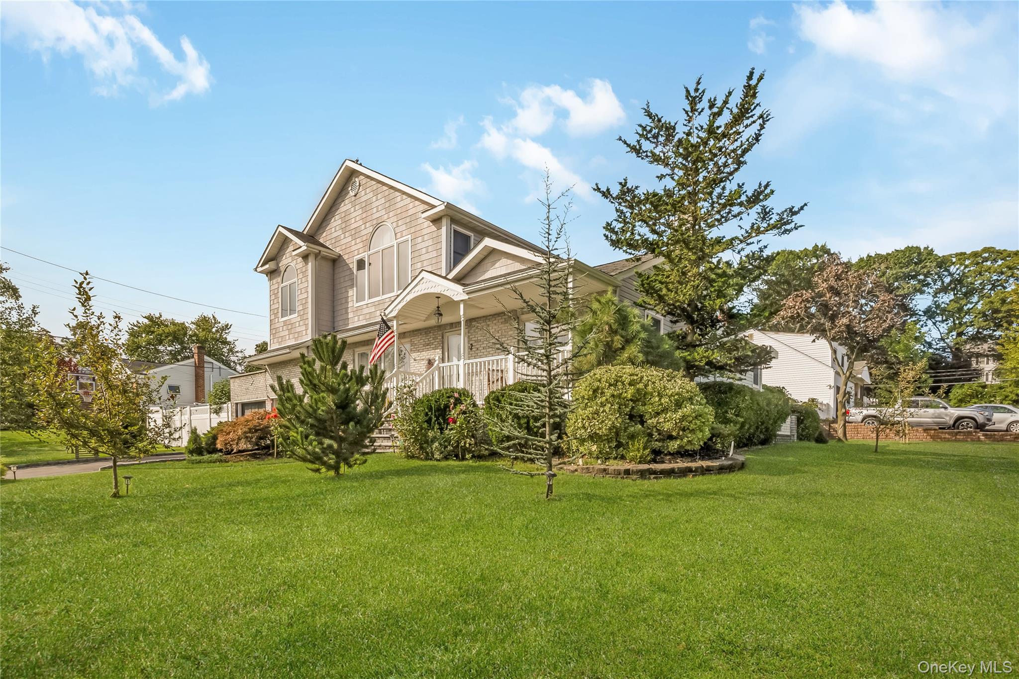 Farmingdale, New York, 11735, United States, 4 Bedrooms Bedrooms, ,3 BathroomsBathrooms,Residential,For Sale,1942122