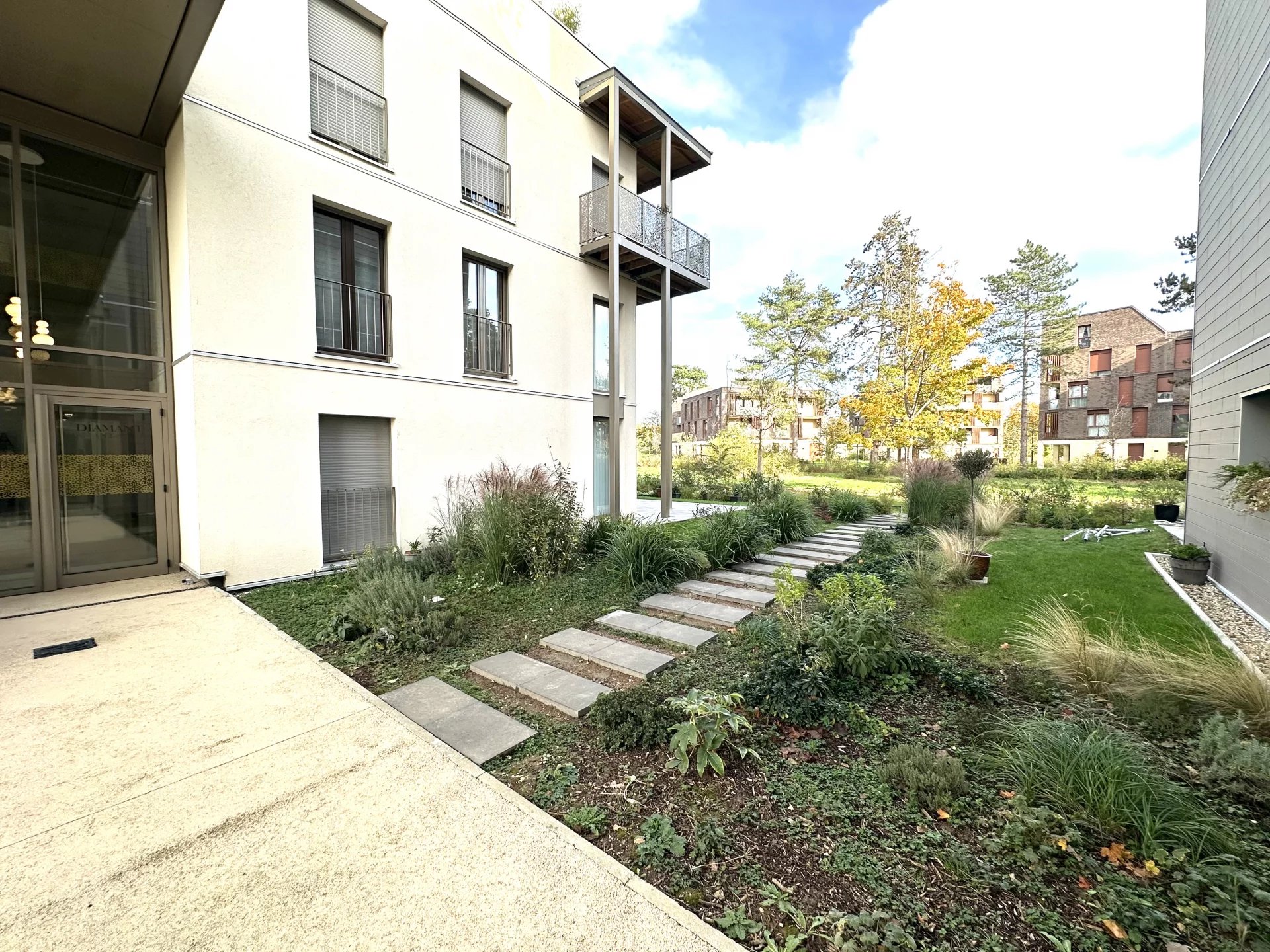 Le Vésinet, Île-de-France, 78110, FR, 2 Bedrooms Bedrooms, ,1 BathroomBathrooms,Residential,For Sale,1994507