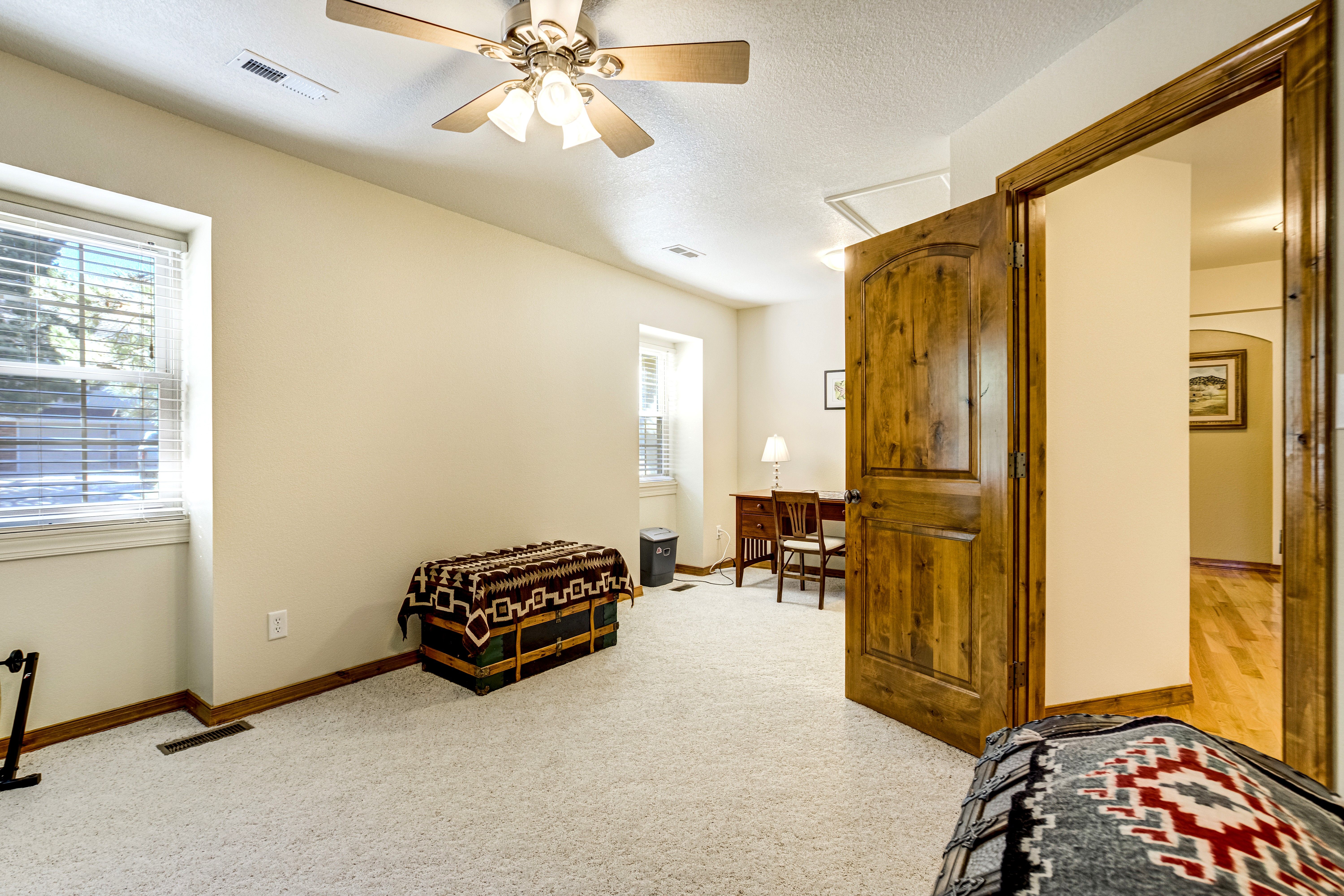  Impeccably Maintained Craftsman Retreat on a Quiet Cul-de-Sac - 物件實景