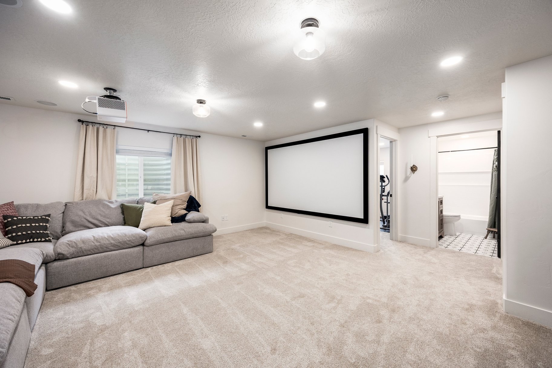  Fully Finished Dream Home with Stunning 2 Story Fireplace in Eagle Mountain - 物件實景