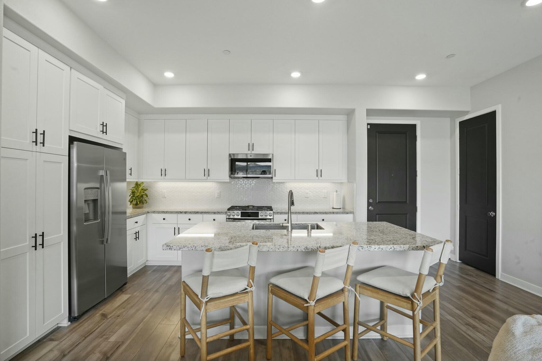 Valencia, California, 91381, United States, 3 Bedrooms Bedrooms, ,2 BathroomsBathrooms,Residential,For Sale,1921906