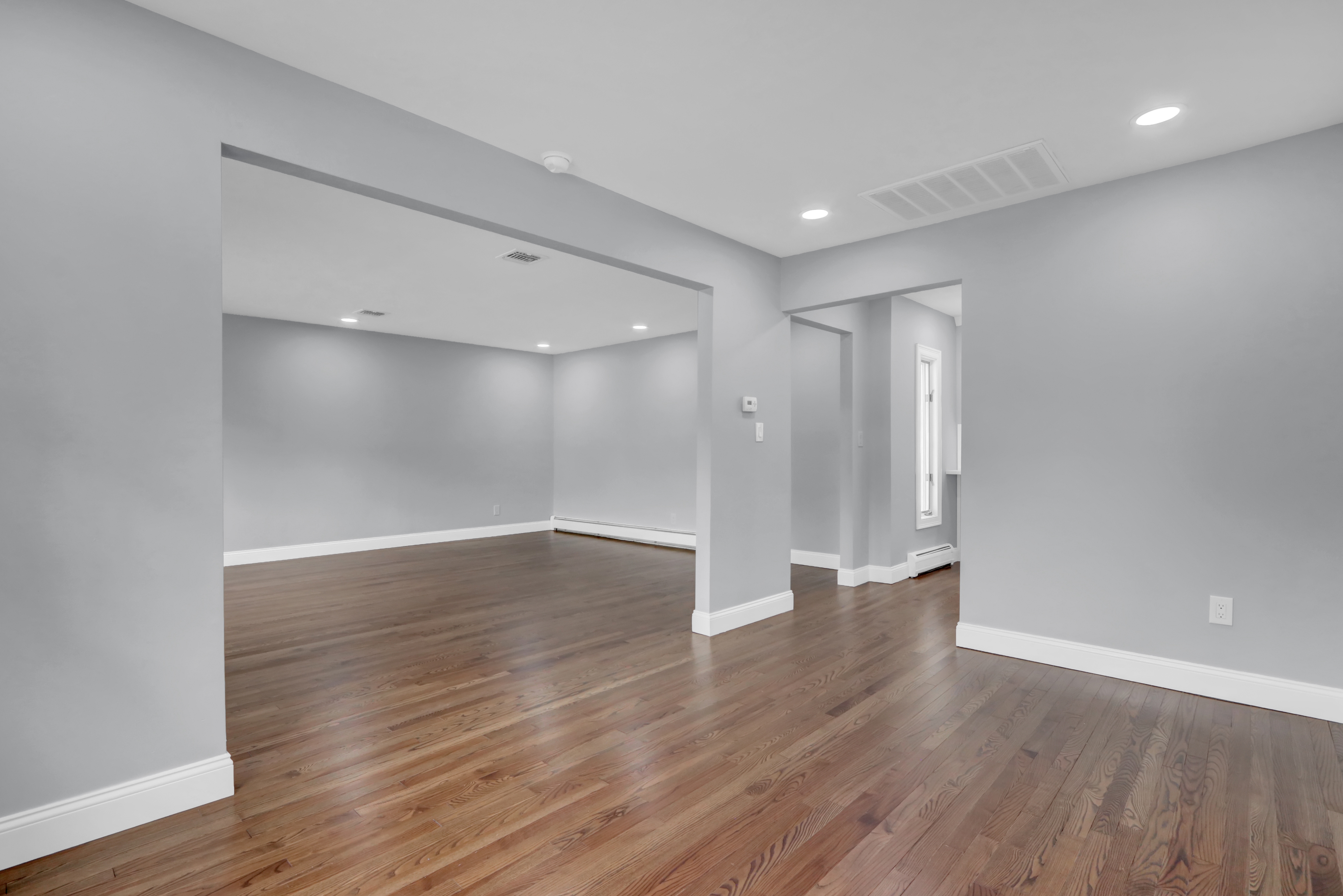 West Islip, New York, 11795, United States, 3 Bedrooms Bedrooms, ,2 BathroomsBathrooms,Residential,For Sale,1920311