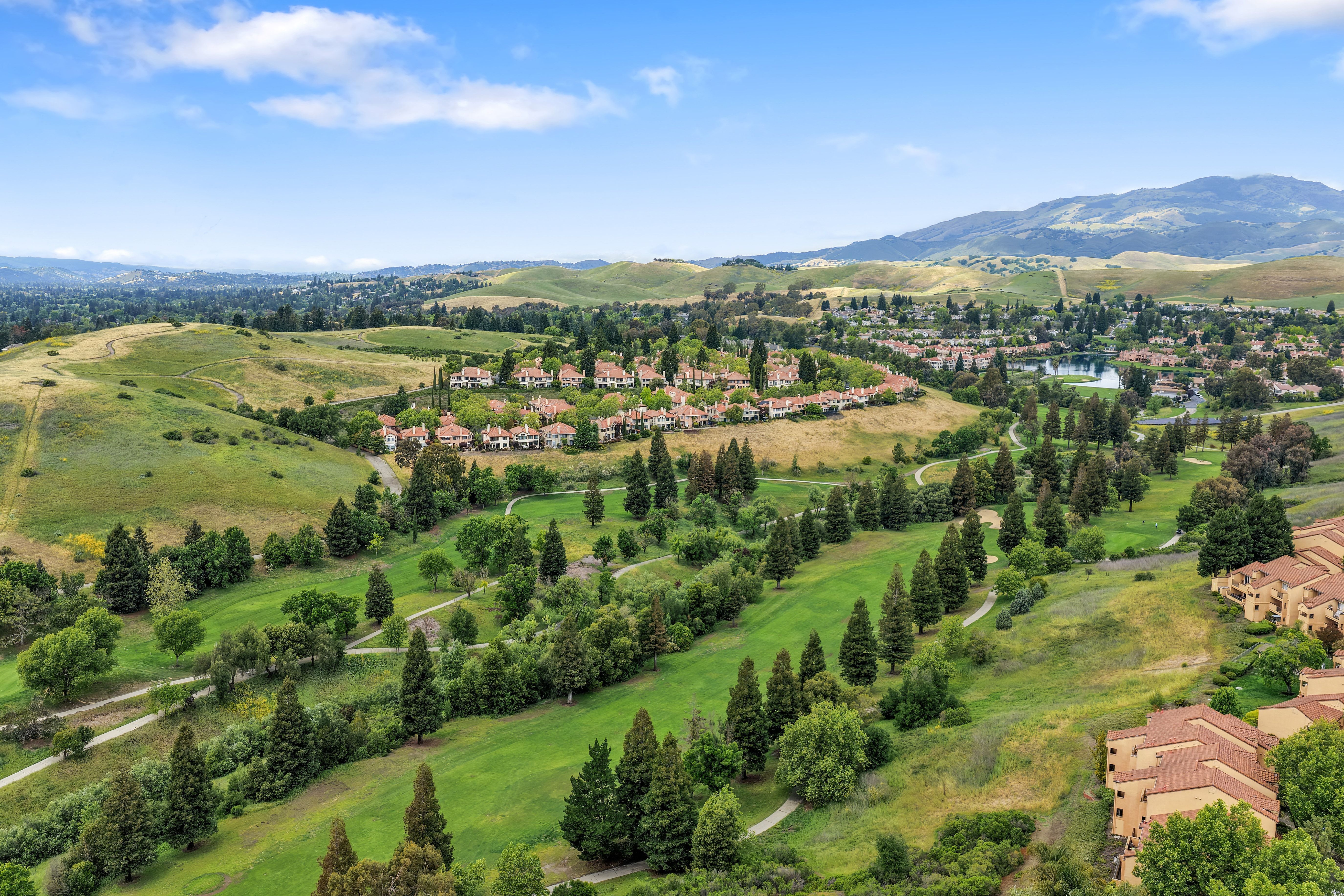  Top-Floor Luxury with Panoramic Canyon Lakes Views in Gated Siena Hills Retreat - 物件實景