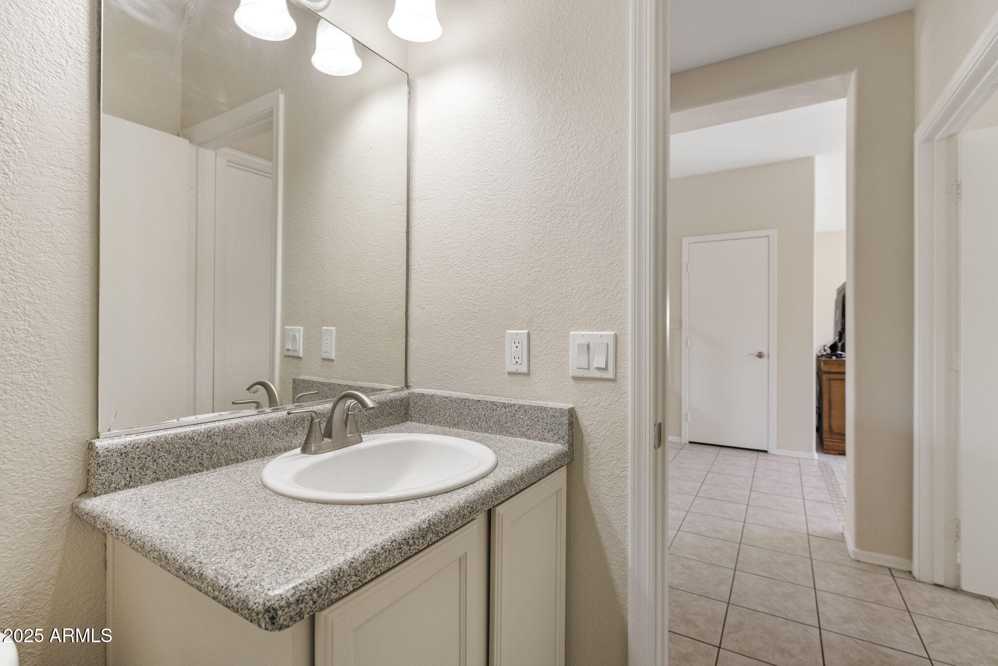 Phoenix, Arizona, 85042, United States, 5 Bedrooms Bedrooms, ,Residential,For Sale,1957752