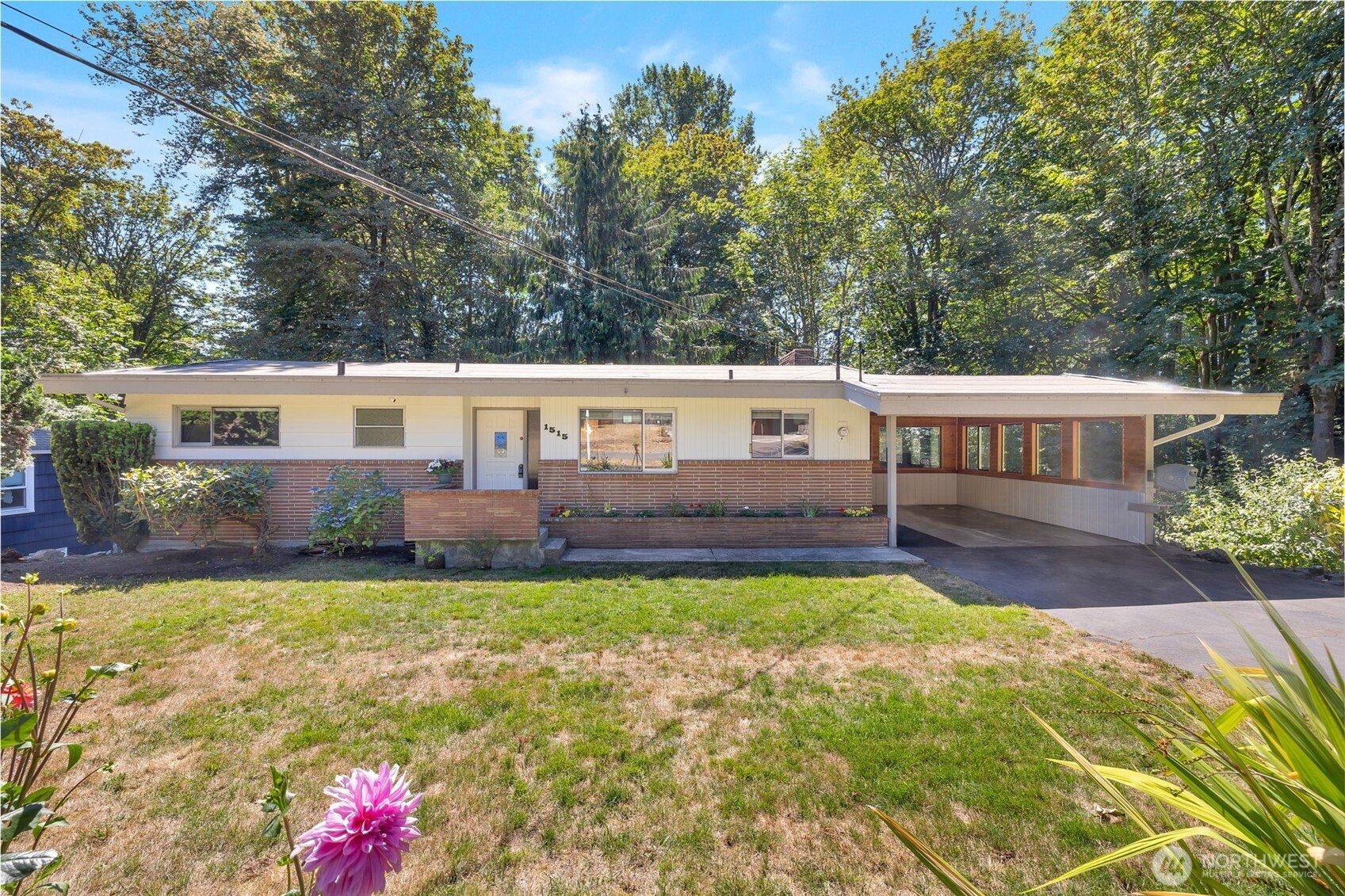 Seattle, Washington, 98125, United States, 4 Bedrooms Bedrooms, ,1 BathroomBathrooms,Residential,For Sale,1977932