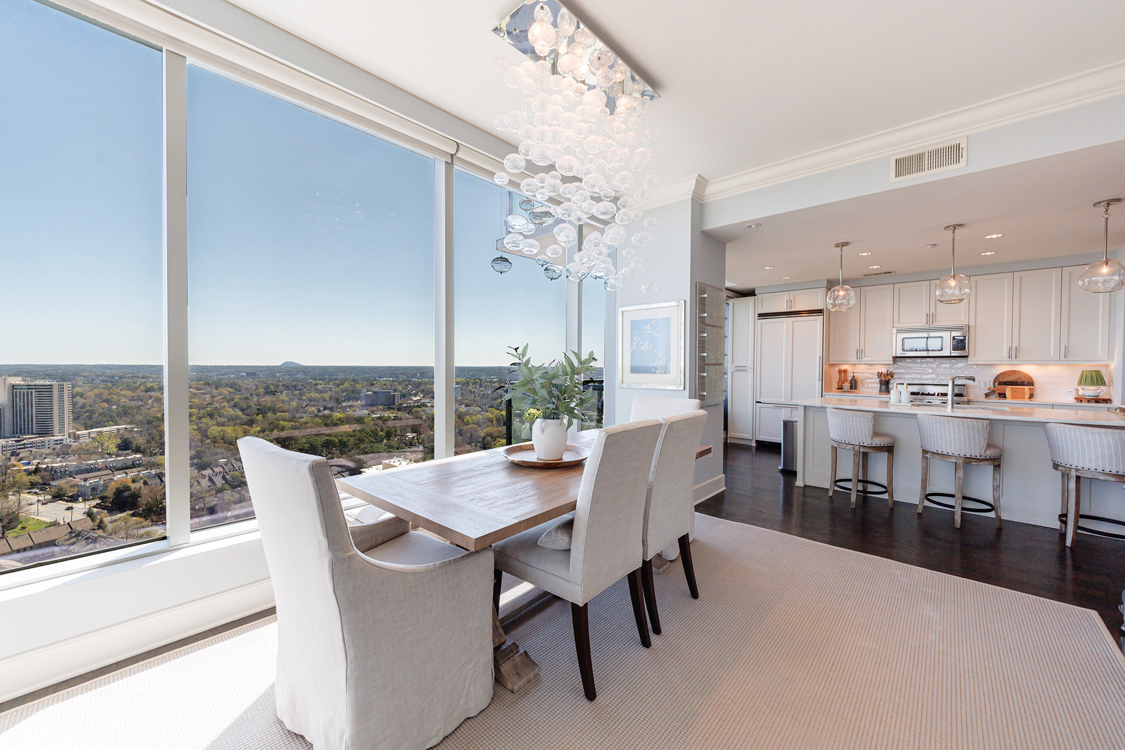  Exceptional One Bedroom Corner Residence with Sweeping Skyline Views - 物件實景
