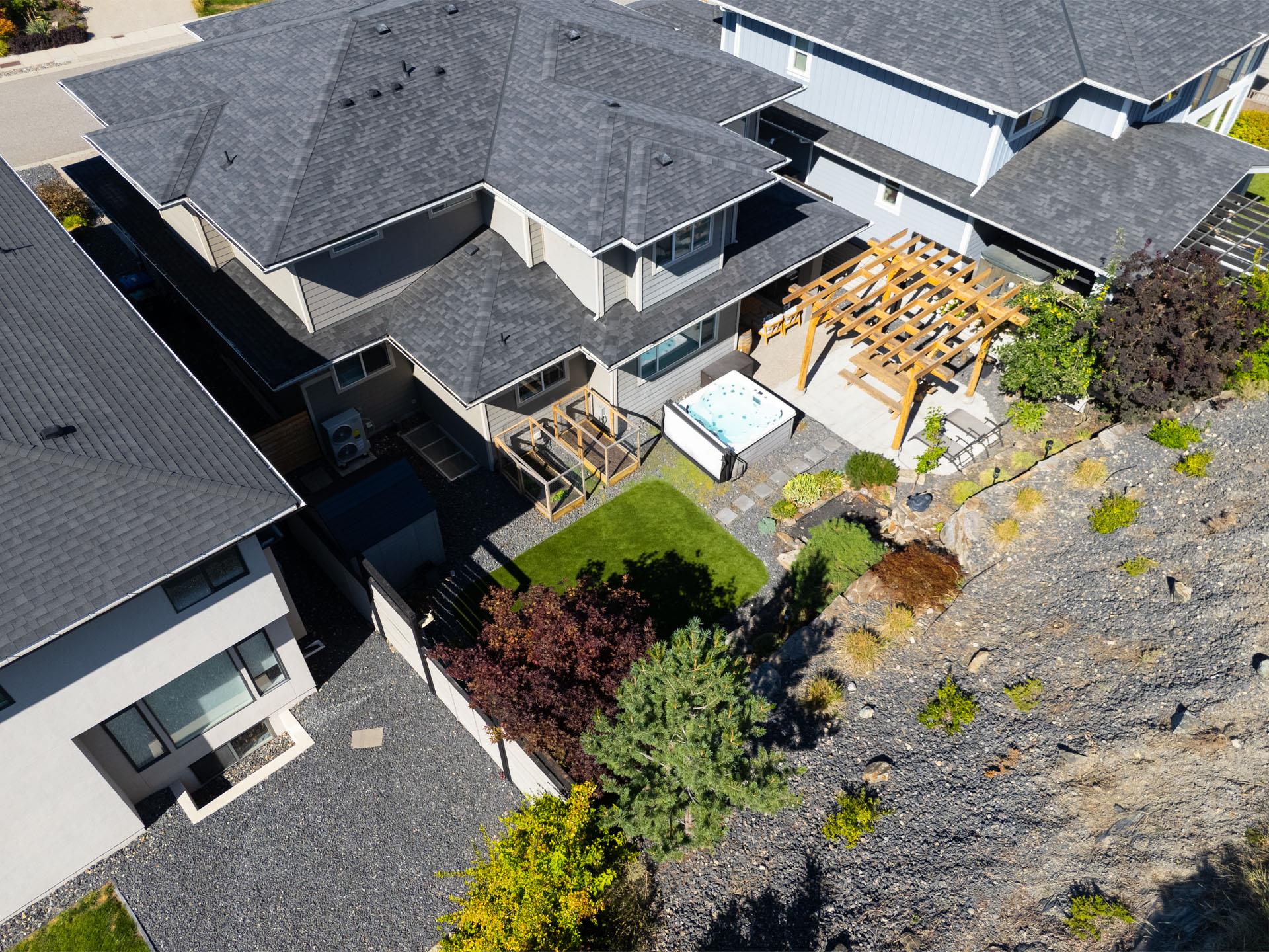 KELOWNA, British Columbia, V1W 5K2, CA, 5 Bedrooms Bedrooms, ,3 BathroomsBathrooms,Residential,For Sale,1960924