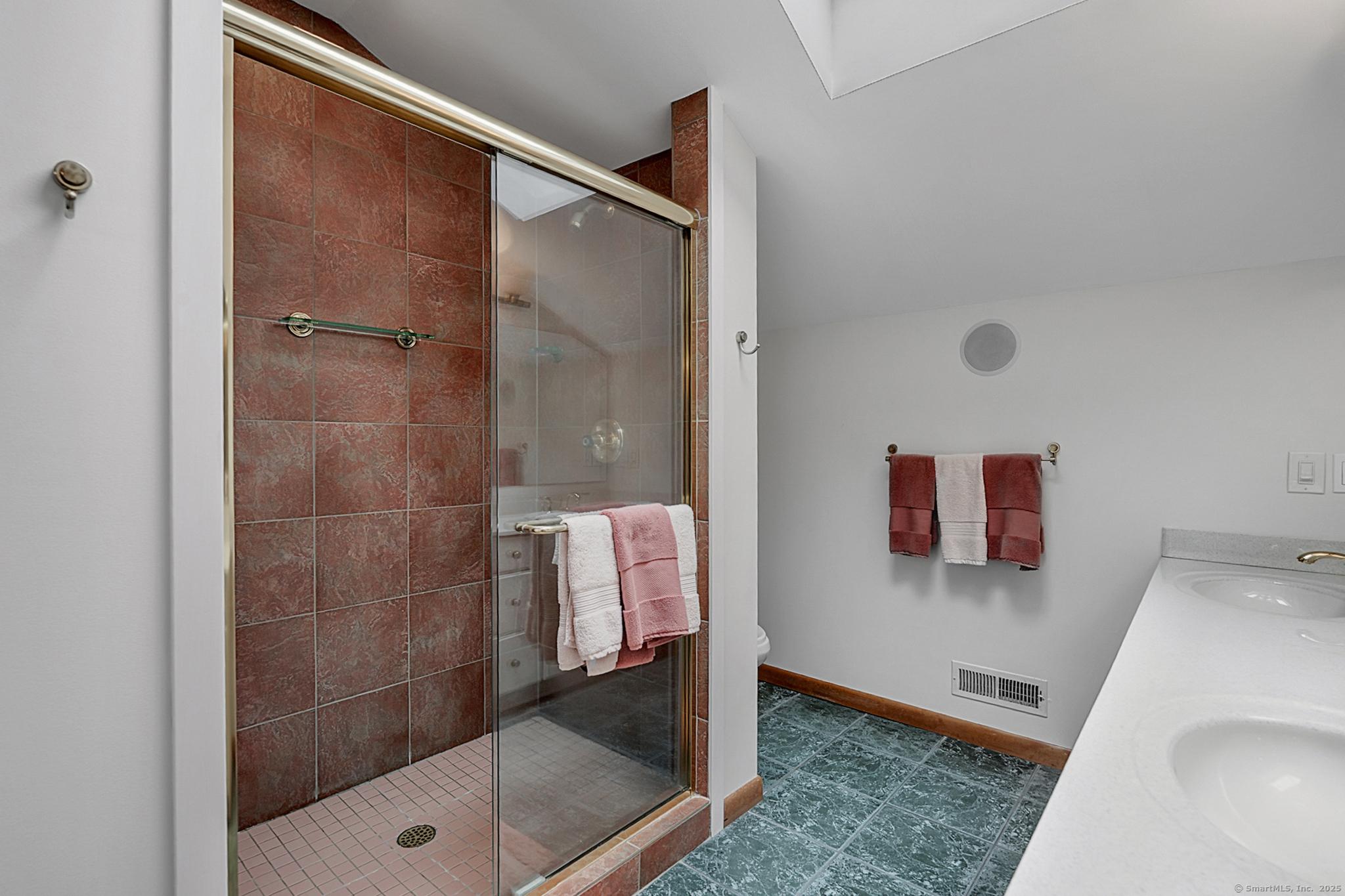 Avon, Connecticut, 06001, United States, 5 Bedrooms Bedrooms, ,6 BathroomsBathrooms,Residential,For Sale,1982009