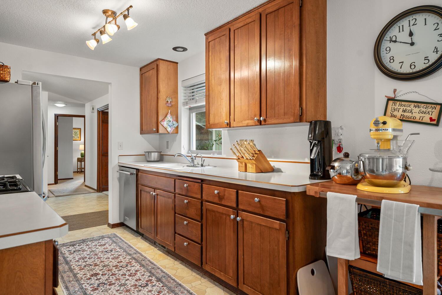 Bend, Oregon, 97702, United States, 2 Bedrooms Bedrooms, ,2 BathroomsBathrooms,Residential,For Sale,1991930