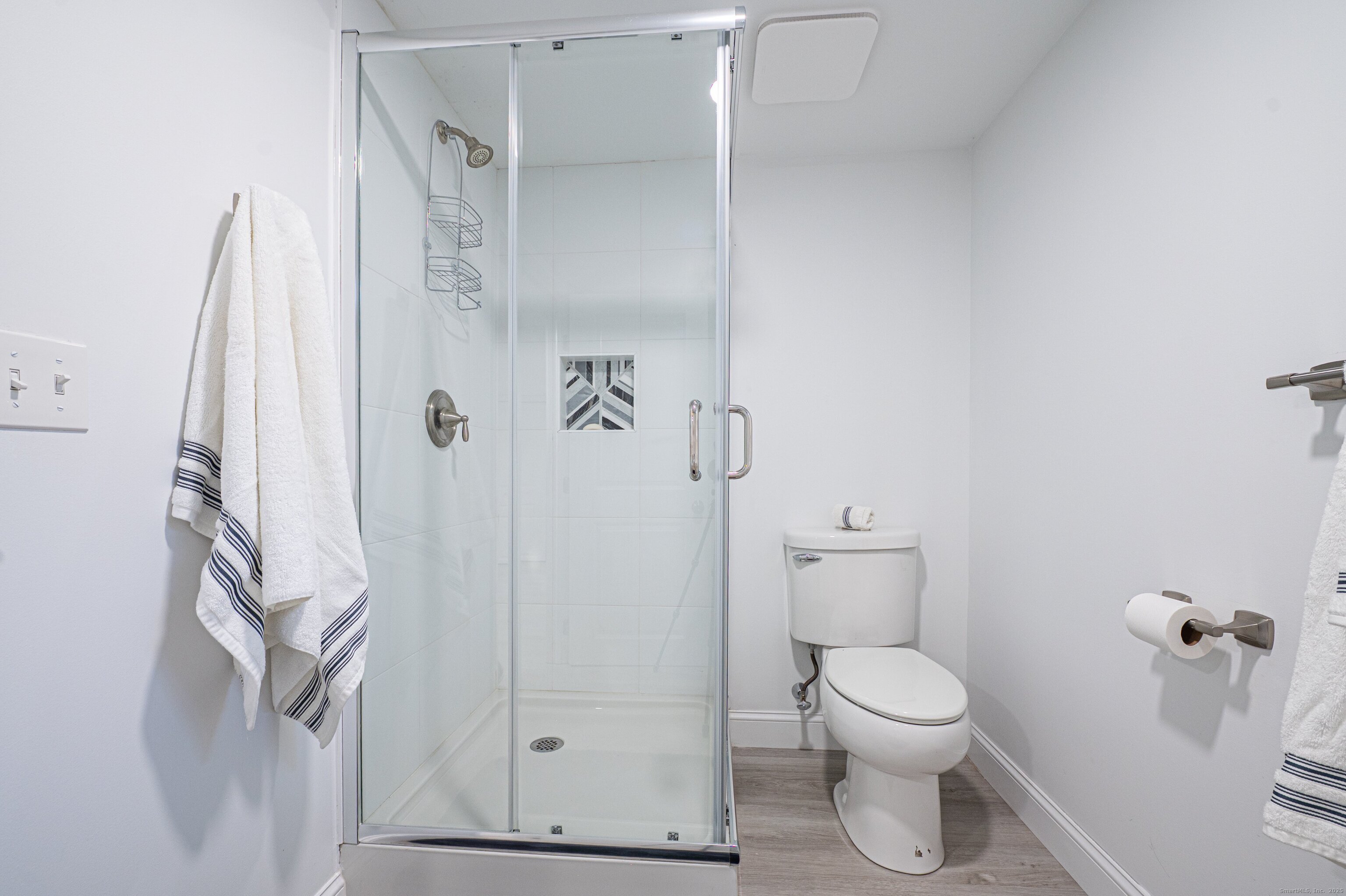 Branford, Connecticut, 06405, United States, 4 Bedrooms Bedrooms, ,4 BathroomsBathrooms,Residential,For Sale,2000721