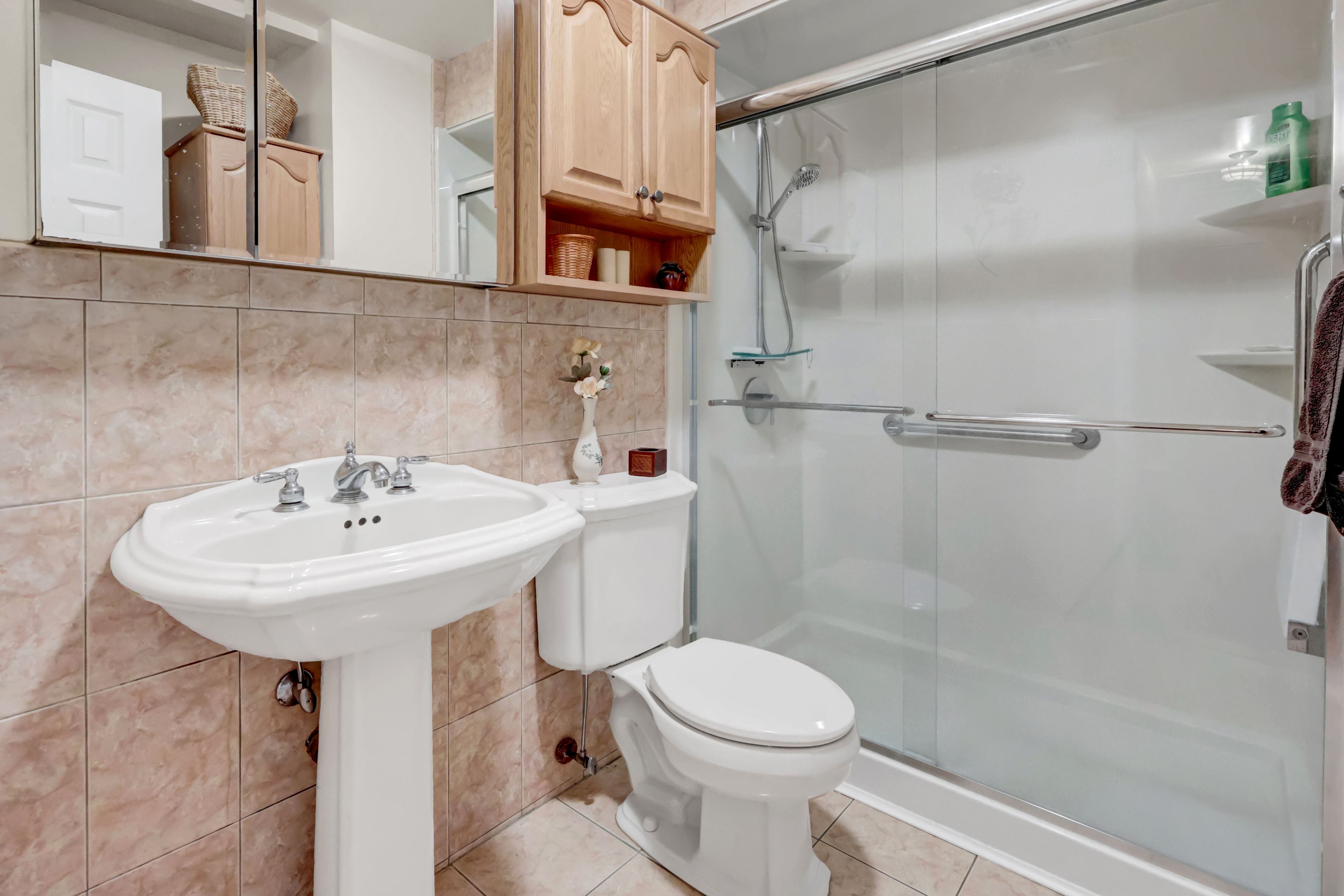 Selden, New York, 11784, United States, 2 Bedrooms Bedrooms, ,1 BathroomBathrooms,Residential,For Sale,1976692