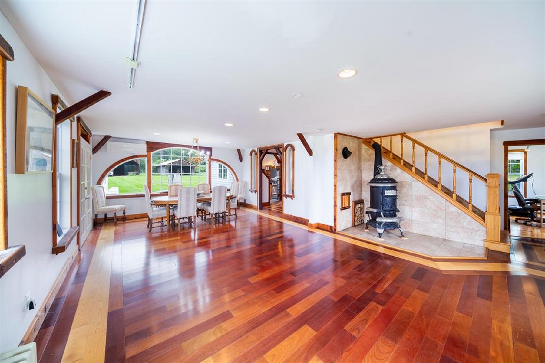  957 Pleasant Valley Road - 物件實景