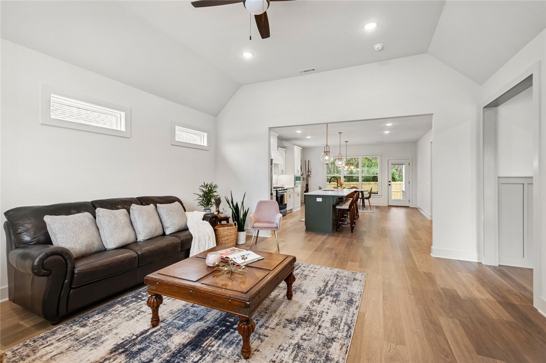 Bentonville, Arkansas, 72713, United States, 4 Bedrooms Bedrooms, ,3 BathroomsBathrooms,Residential,For Sale,2002905