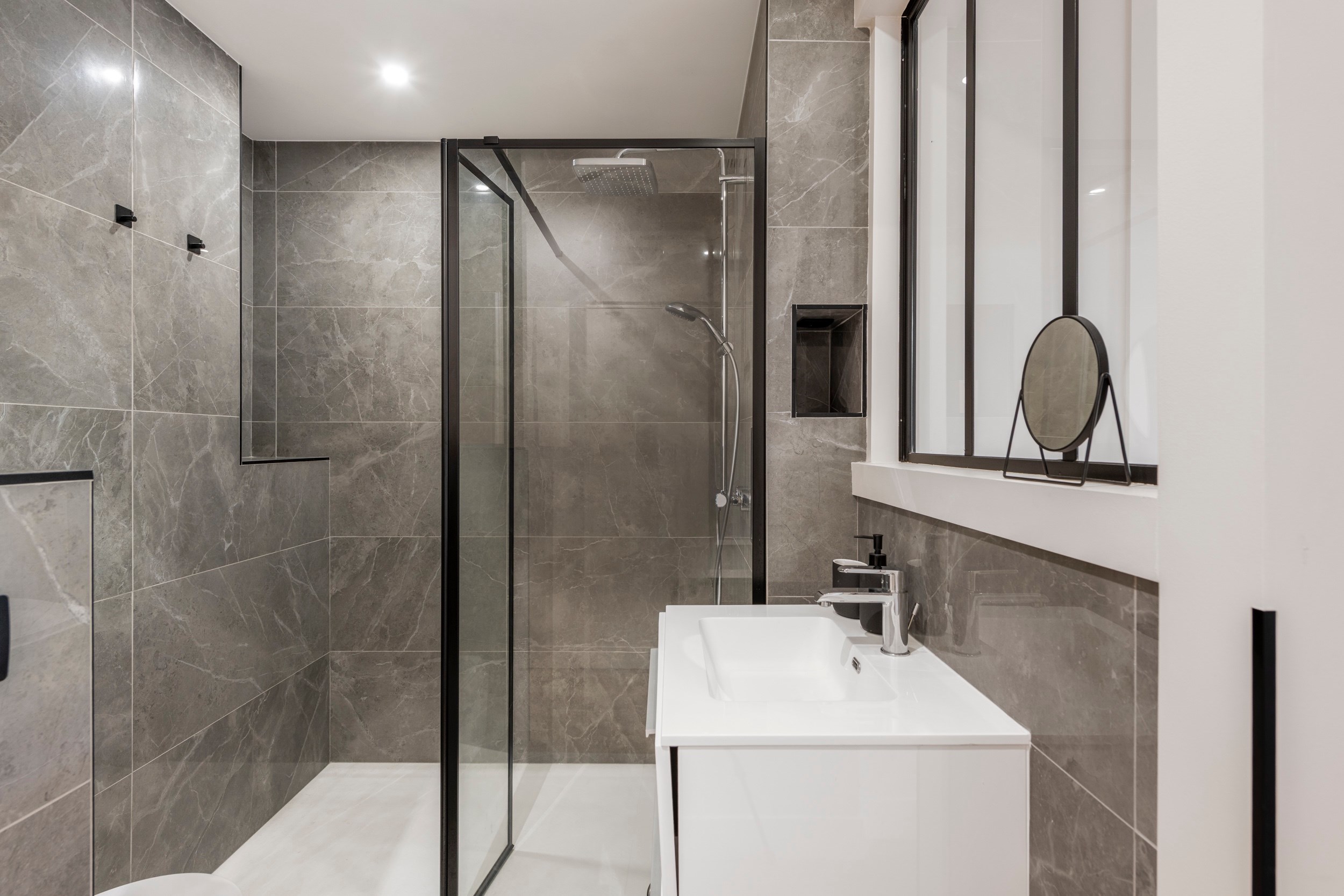  Nice, Le Port : 86 sq.m apartment with private garden on Boulevard Franck Pilat… - 物件實景